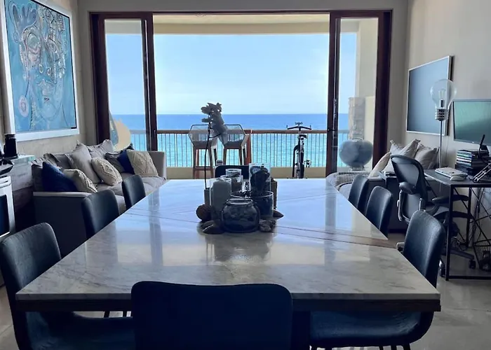 Beachfront 2bd -ocenview Terrace - Infinity Pool Hébergement de vacances